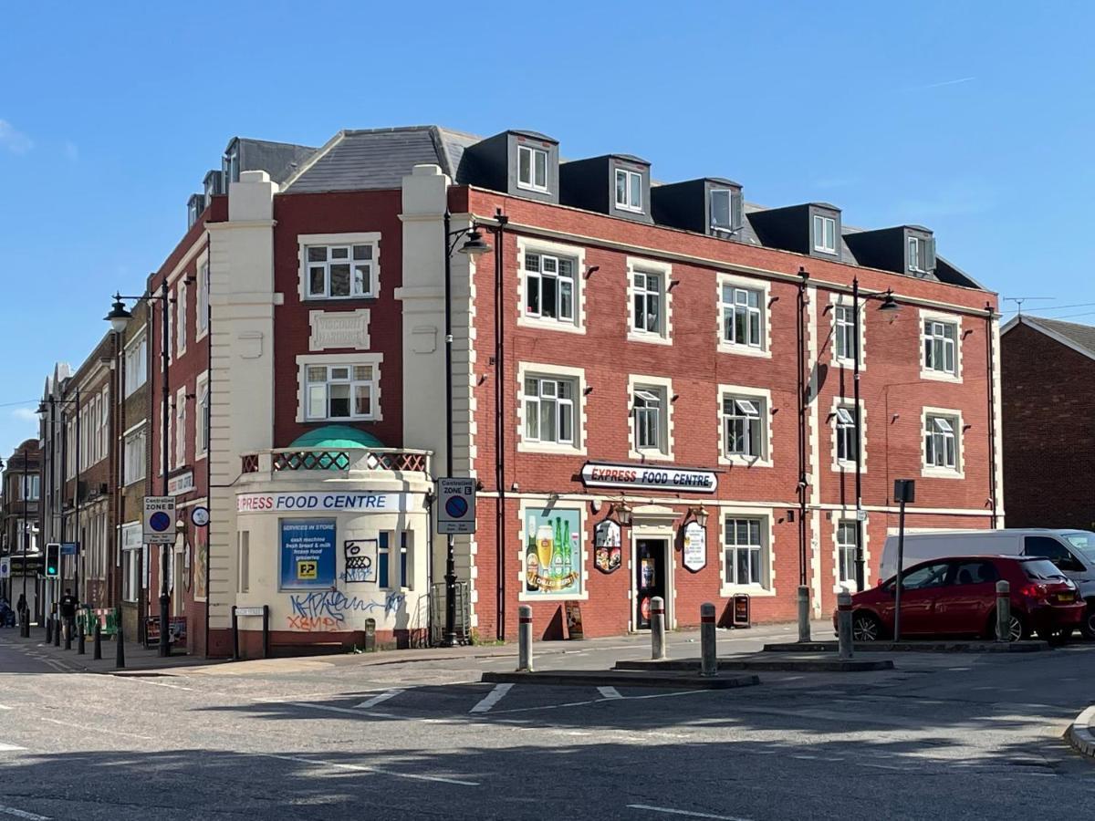 Deluxe 1-Bedroom Serviced Apartment Sleeps 4 For Short Or Long Stay Gillingham  Eksteriør billede