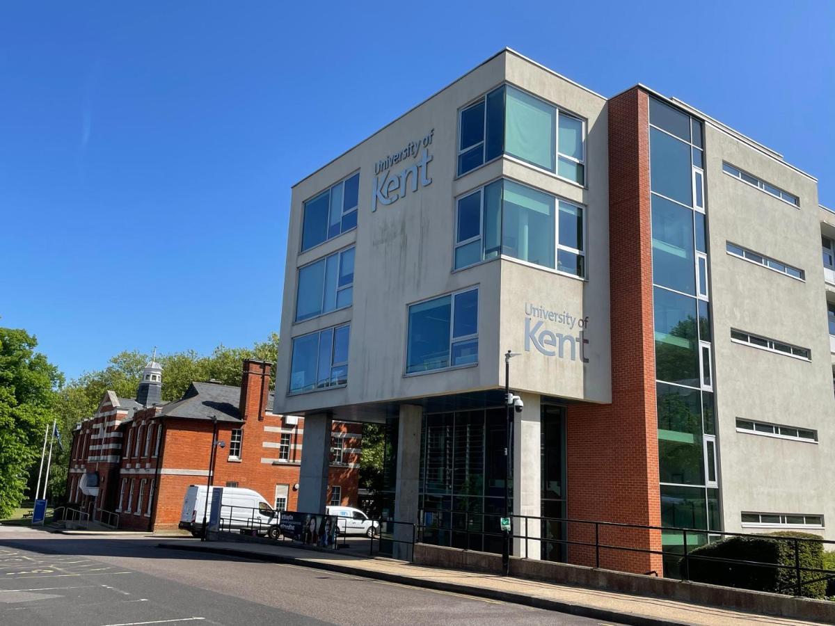Deluxe 1-Bedroom Serviced Apartment Sleeps 4 For Short Or Long Stay Gillingham  Eksteriør billede