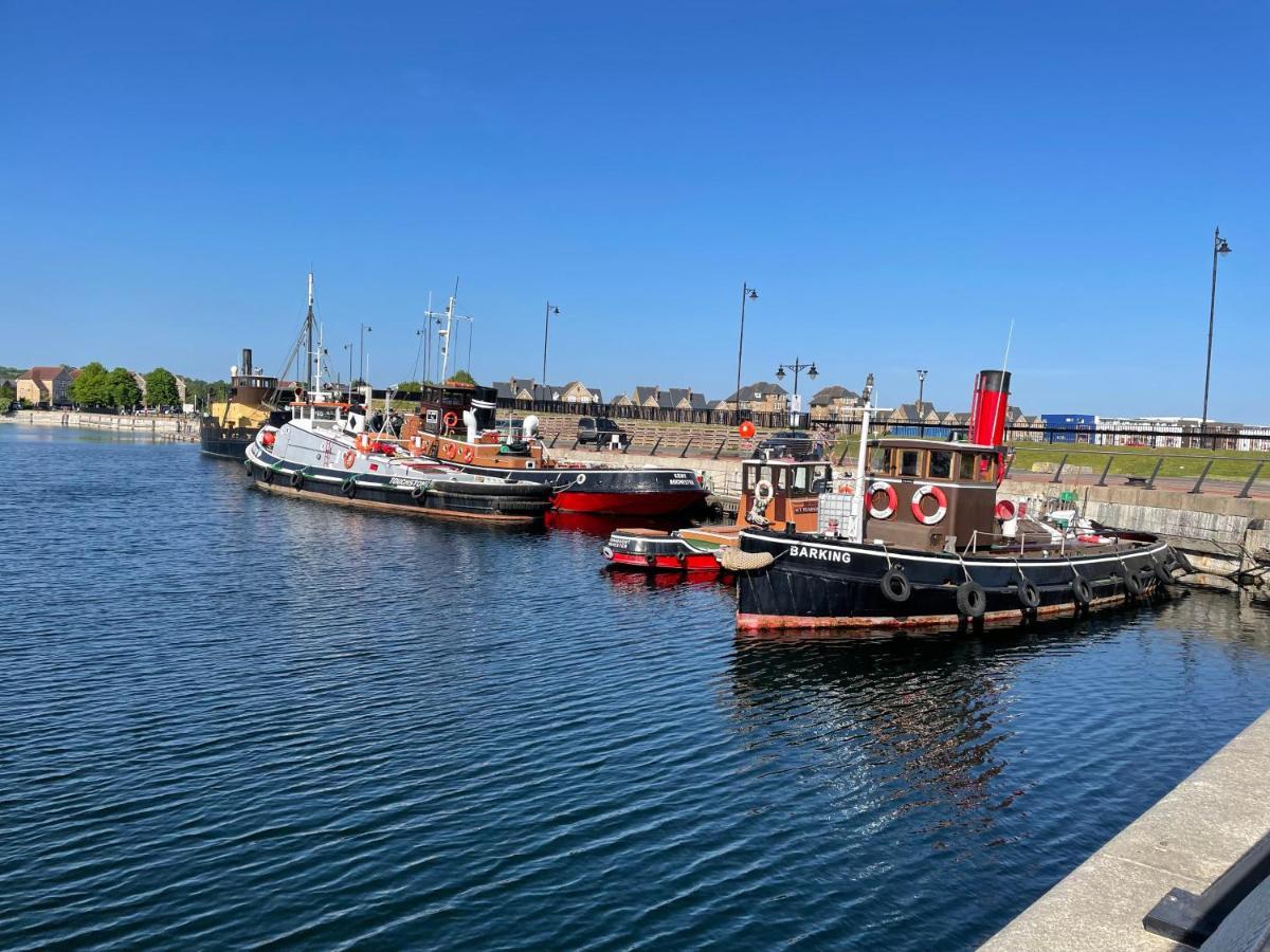 Deluxe 1-Bedroom Serviced Apartment Sleeps 4 For Short Or Long Stay Gillingham  Eksteriør billede