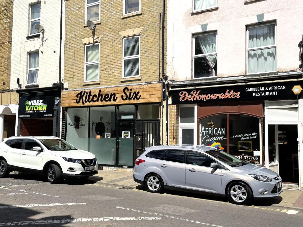 Deluxe 1-Bedroom Serviced Apartment Sleeps 4 For Short Or Long Stay Gillingham  Eksteriør billede