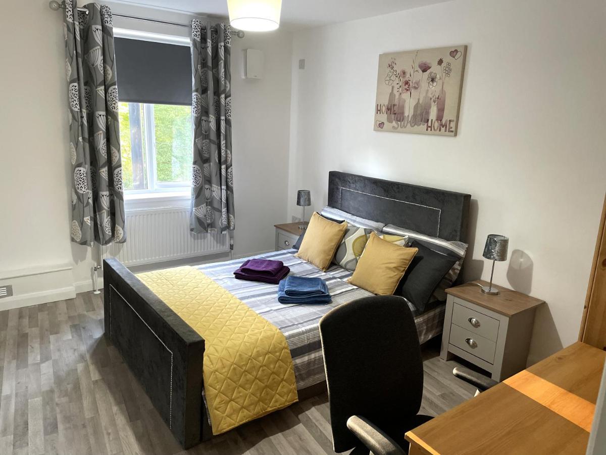 Deluxe 1-Bedroom Serviced Apartment Sleeps 4 For Short Or Long Stay Gillingham  Eksteriør billede