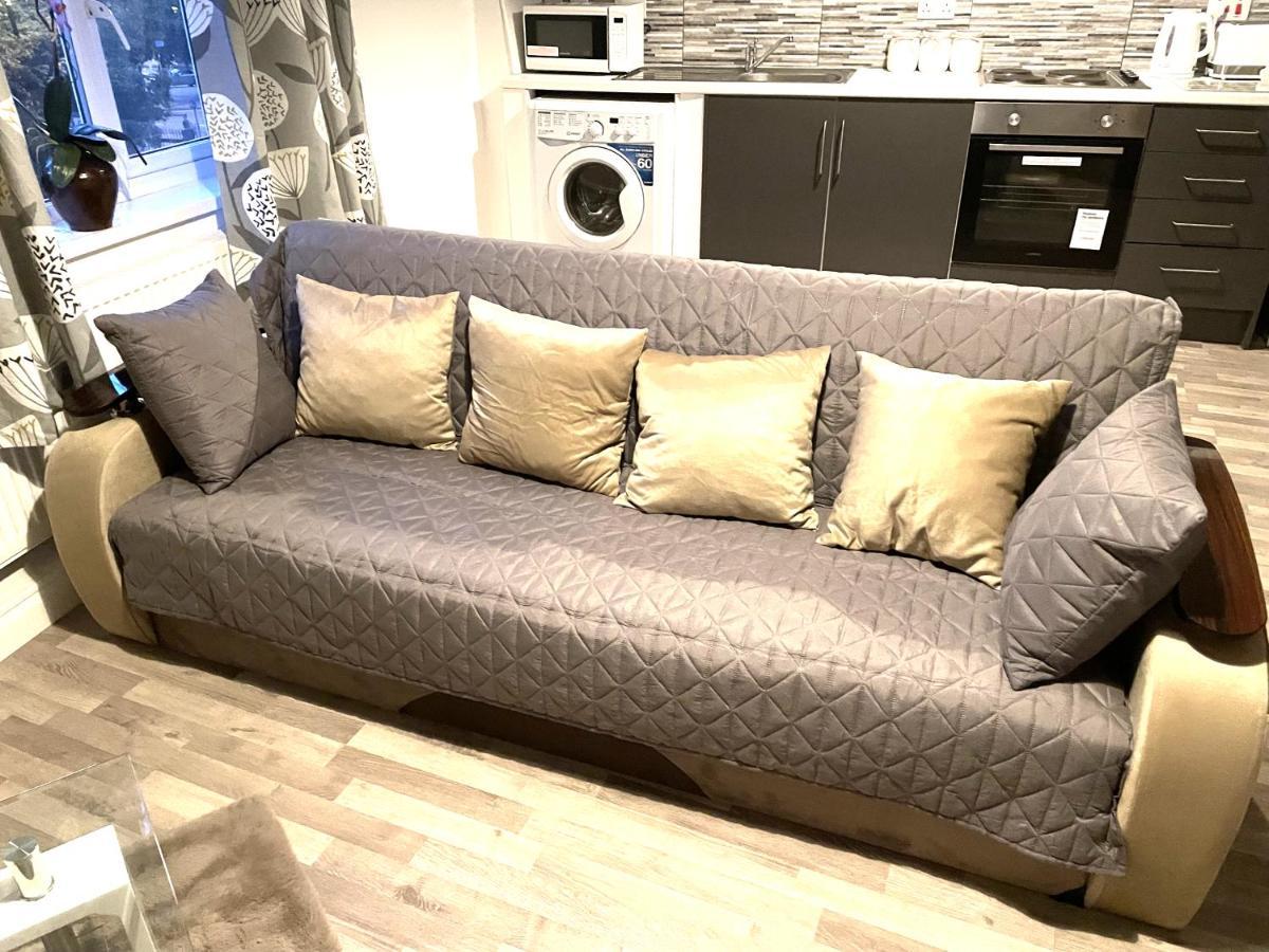 Deluxe 1-Bedroom Serviced Apartment Sleeps 4 For Short Or Long Stay Gillingham  Eksteriør billede