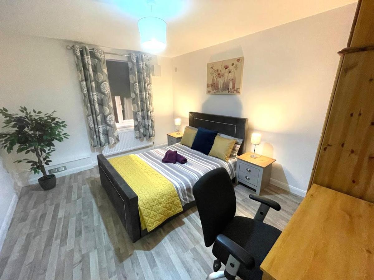 Deluxe 1-Bedroom Serviced Apartment Sleeps 4 For Short Or Long Stay Gillingham  Eksteriør billede