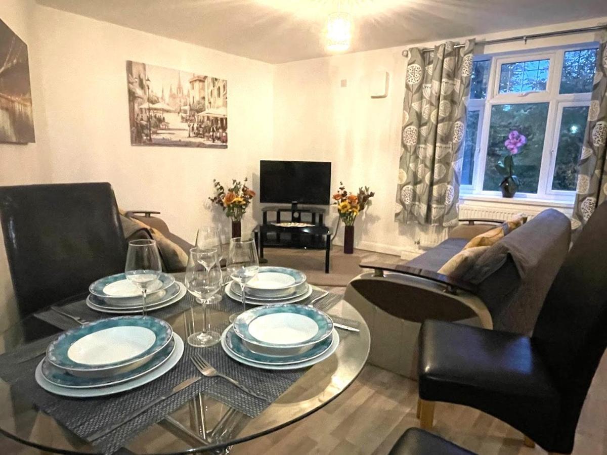 Deluxe 1-Bedroom Serviced Apartment Sleeps 4 For Short Or Long Stay Gillingham  Eksteriør billede