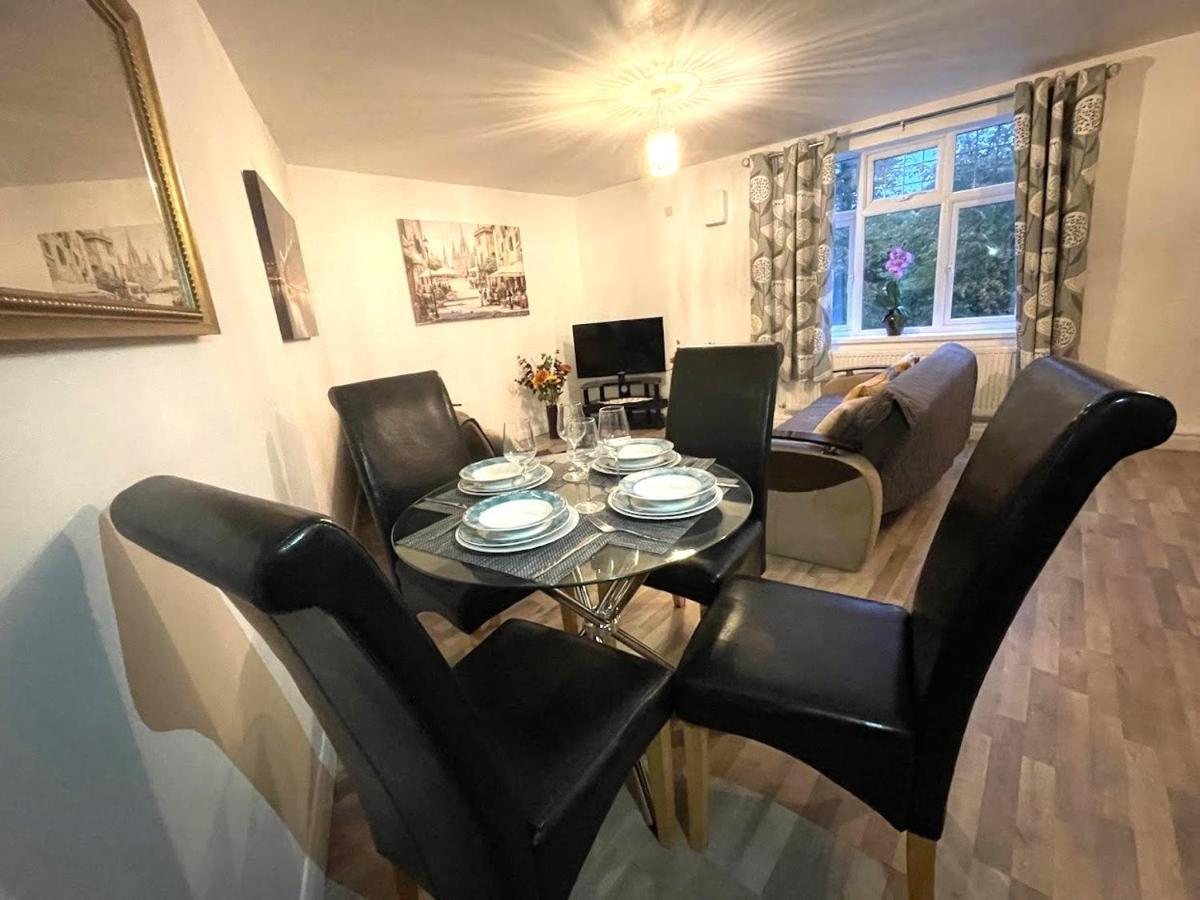 Deluxe 1-Bedroom Serviced Apartment Sleeps 4 For Short Or Long Stay Gillingham  Eksteriør billede