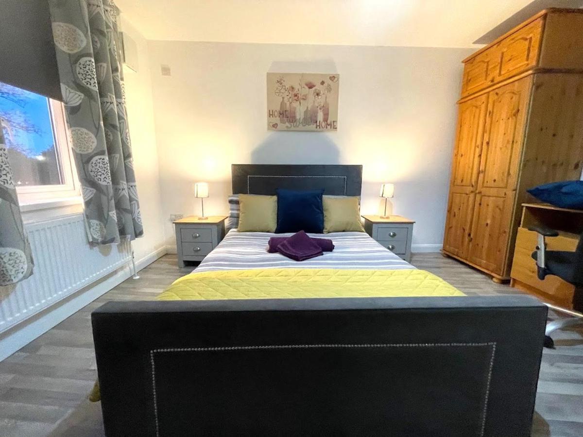 Deluxe 1-Bedroom Serviced Apartment Sleeps 4 For Short Or Long Stay Gillingham  Eksteriør billede