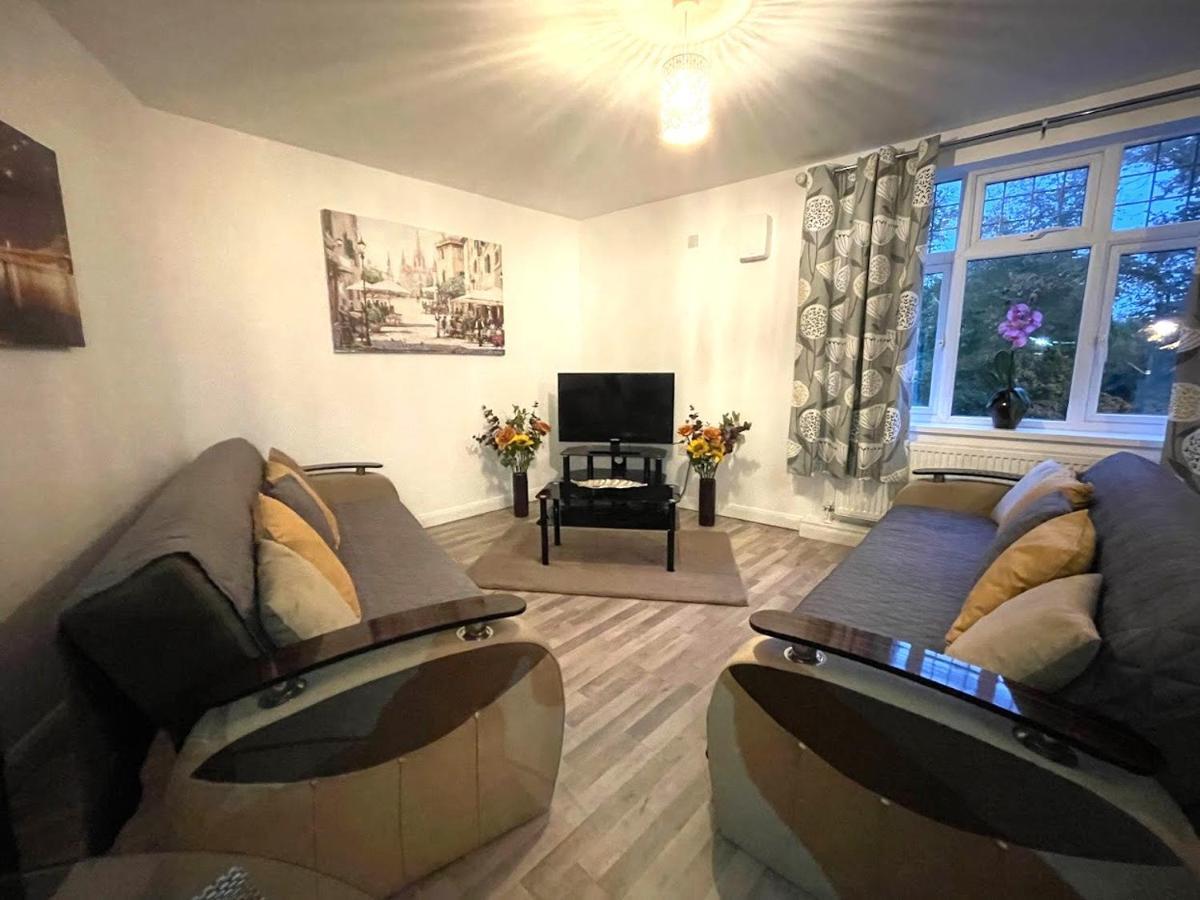 Deluxe 1-Bedroom Serviced Apartment Sleeps 4 For Short Or Long Stay Gillingham  Eksteriør billede