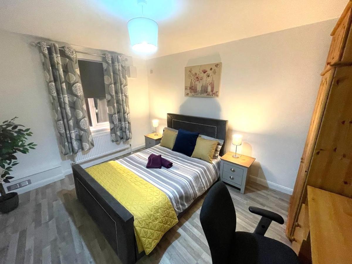 Deluxe 1-Bedroom Serviced Apartment Sleeps 4 For Short Or Long Stay Gillingham  Eksteriør billede
