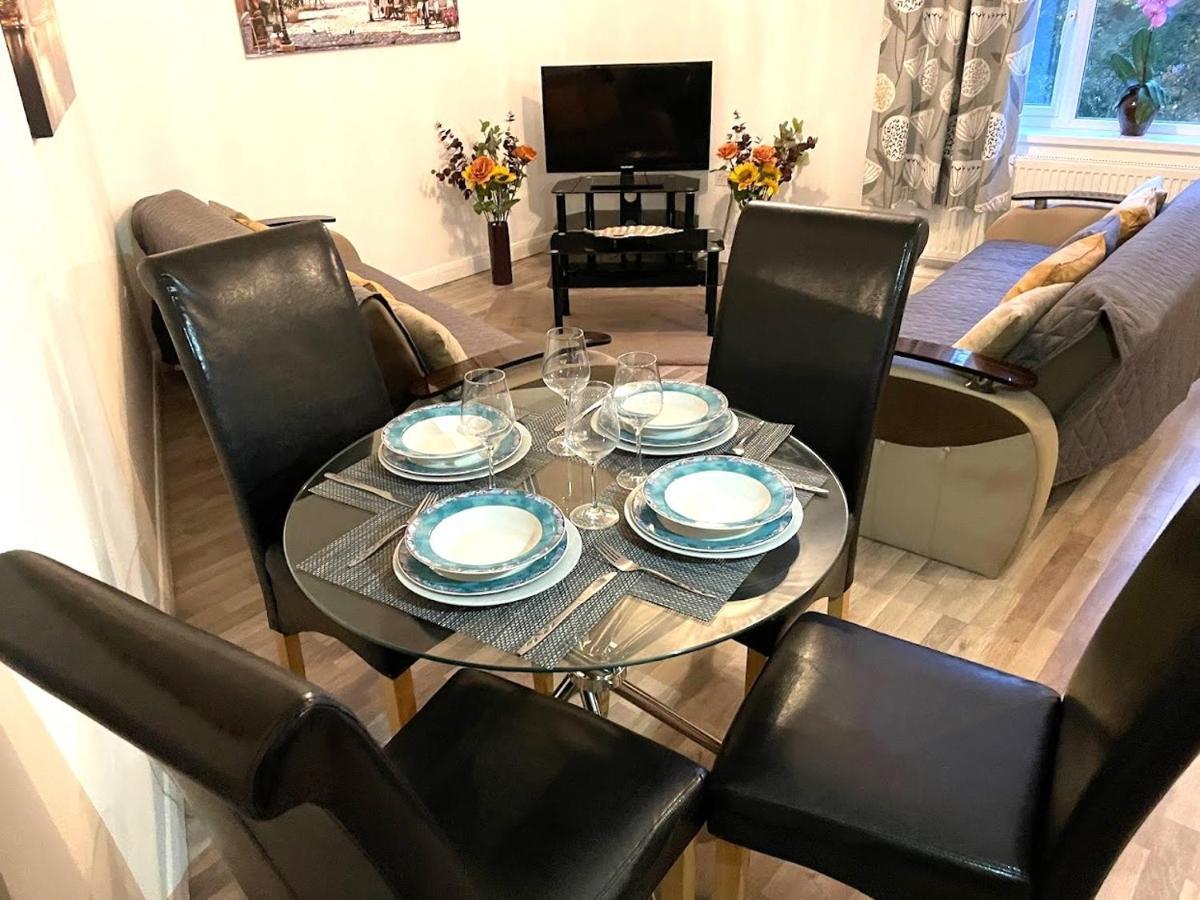 Deluxe 1-Bedroom Serviced Apartment Sleeps 4 For Short Or Long Stay Gillingham  Eksteriør billede